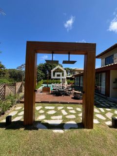 Casa para locação anual com 4 suítes decorada no condominio Alto da Constancia em Praia do Forte Bahia