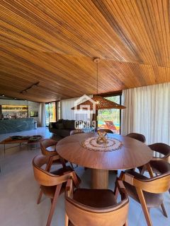 Casa para locação anual com 4 suítes decorada no condominio Alto da Constancia em Praia do Forte Bahia