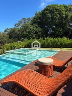 Casa para locação anual com 4 suítes decorada no condominio Alto da Constancia em Praia do Forte Bahia