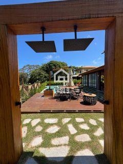 Casa para locação anual com 4 suítes decorada no condominio Alto da Constancia em Praia do Forte Bahia