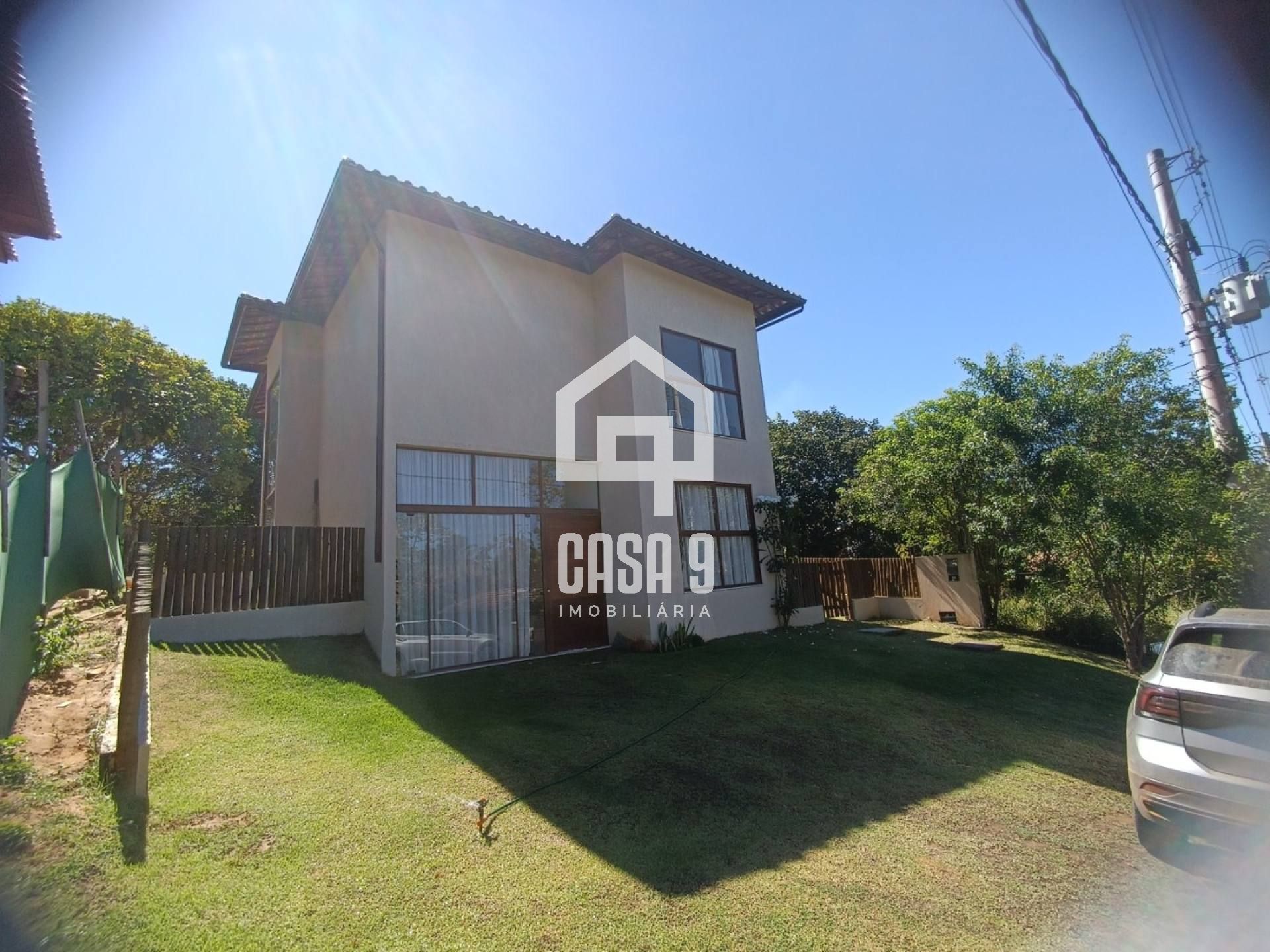 Casa duplex com 4 suítes para locação anual no condominio Fazenda Praia do Forte em Açu da Torre Bahia