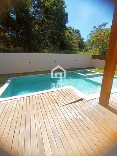 Casa duplex com 4 suítes para locação anual no condominio Fazenda Praia do Forte em Açu da Torre Bahia