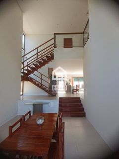 Casa duplex com 4 suítes para locação anual no condominio Fazenda Praia do Forte em Açu da Torre Bahia