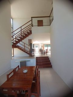 Casa duplex com 4 suítes para locação anual no condominio Fazenda Praia do Forte em Açu da Torre Bahia