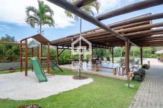 Casa duplex com gardem e 3 quartos pra alugar anual no Condominio Alto da Enseada em Praia do Forte Bahia