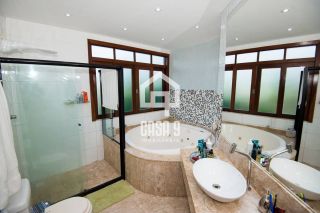 Casa a venda mobiliada com 5 suítes no condominio Porta das Baleias em Praia do Forte Bahia