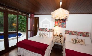 Casa a venda mobiliada com 5 suítes no condominio Porta das Baleias em Praia do Forte Bahia