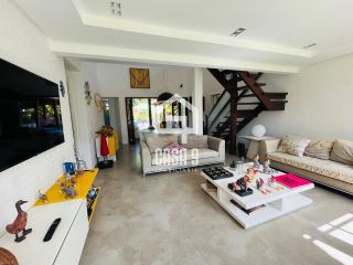 Casa duplex mobiliada com 4 suítes a venda no condominio Residencial Praia do Forte na Vila de Praia do Forte Bahia