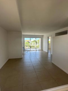 Apartamento novo térreo com 2 quartos a venda no condomínio Village dos Ipes Piscinas Naturais Praia do Forte Bahia