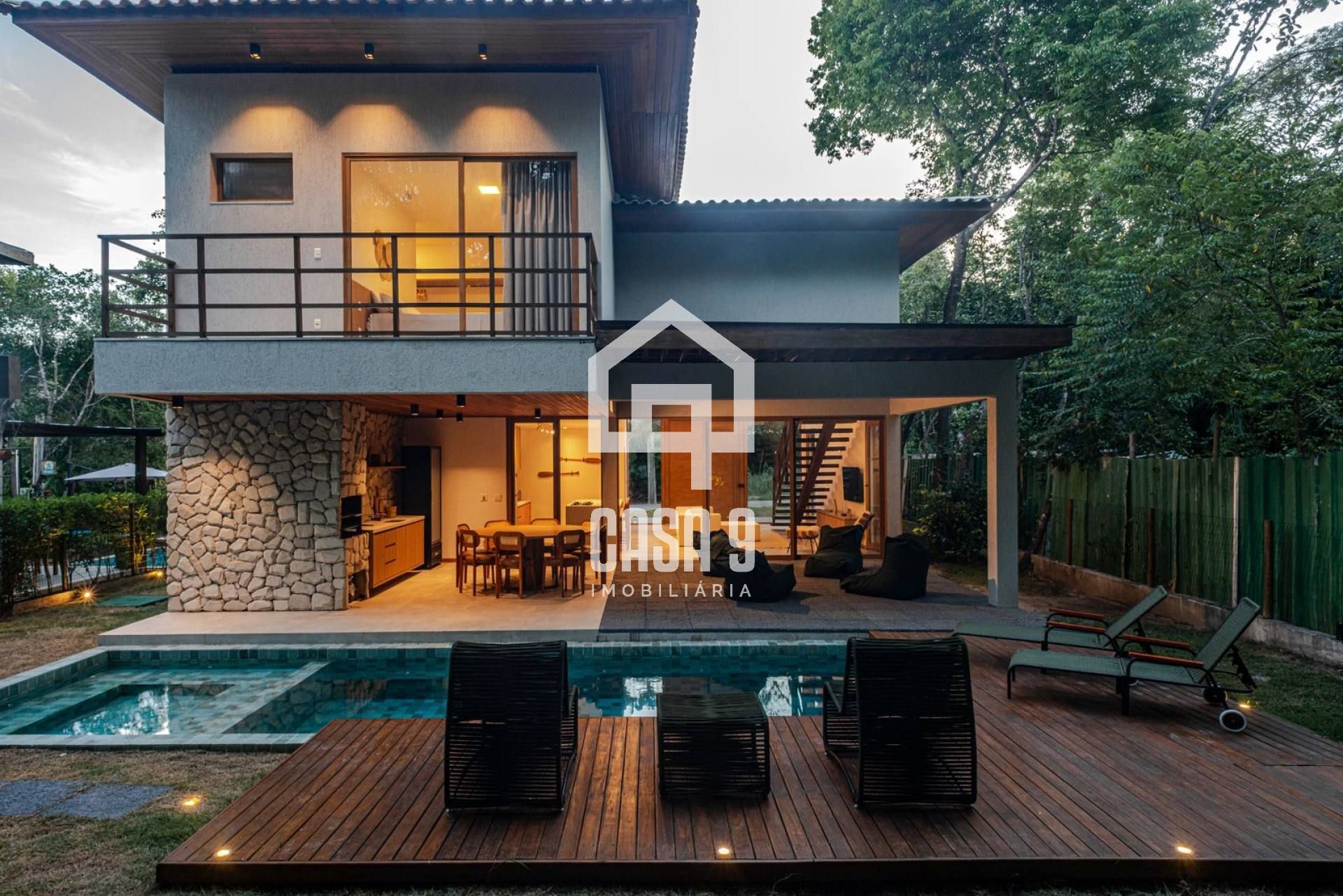 Casa duplex mobiliada com 4 suítes à venda no Condomínio Fazenda Praia do Forte Bahia