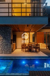 Casa duplex mobiliada com 4 suítes à venda no Condomínio Fazenda Praia do Forte Bahia