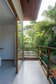 Casa duplex mobiliada com 4 suítes à venda no Condomínio Fazenda Praia do Forte Bahia