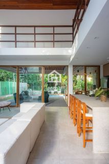 Casa duplex mobiliada com 4 suítes à venda no Condomínio Fazenda Praia do Forte Bahia