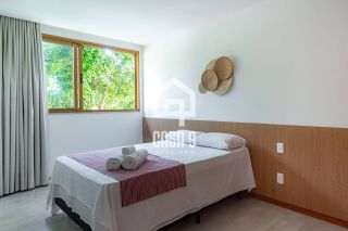 Casa duplex mobiliada com 4 suítes à venda no Condomínio Fazenda Praia do Forte Bahia