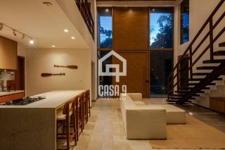 Casa duplex mobiliada com 4 suítes à venda no Condomínio Fazenda Praia do Forte Bahia