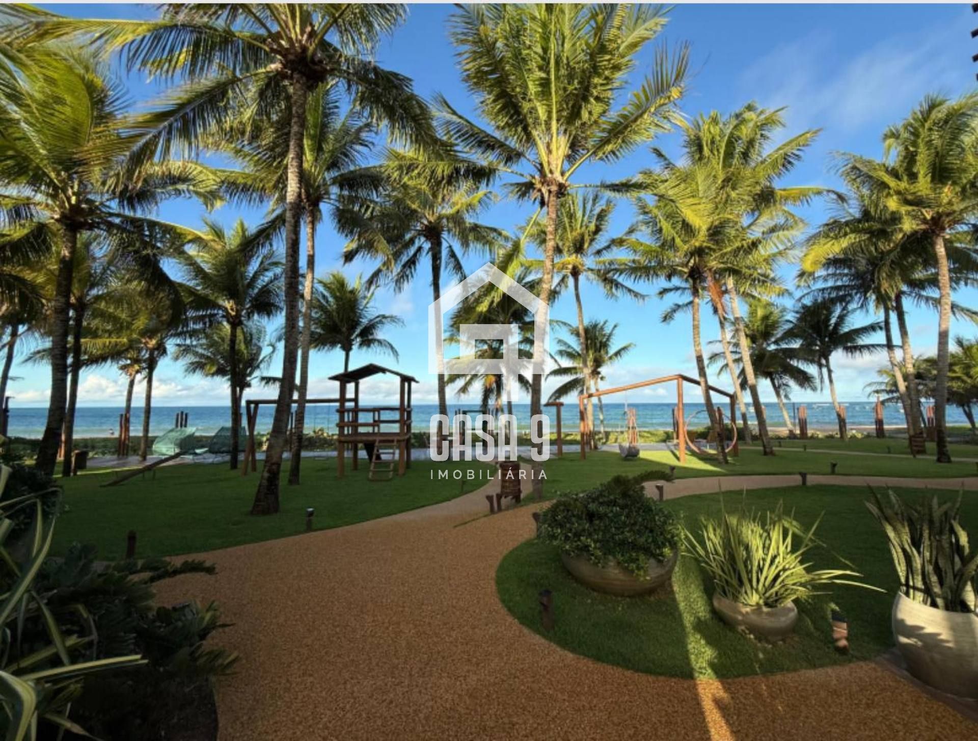 Apartamento térreo mobiliado com 3 suítes a venda no Condomínio Lua Cheia pé na areia em Itacimirim Bahia