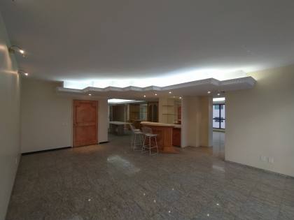 Apartamento à venda no Edifício Rubaiyat no bairro Mauricio de Nassau em Caruaru