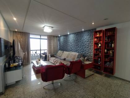 Apartamento à venda no Edf. San Marino no bairro Mauricio de Nassau em Caruaru