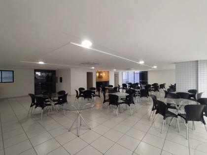 Apartamento à venda no Edf. San Marino no bairro Mauricio de Nassau em Caruaru