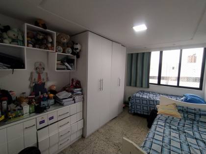 Apartamento à venda no Edf. San Marino no bairro Mauricio de Nassau em Caruaru