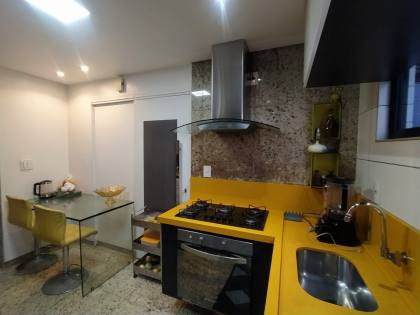 Apartamento à venda no Edf. San Marino no bairro Mauricio de Nassau em Caruaru