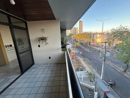Apartamento à venda no Edf. Villa Lobos no bairro Universitário em Caruaru