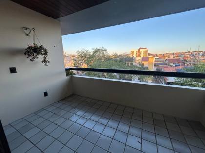 Apartamento à venda no Edf. Villa Lobos no bairro Universitário em Caruaru