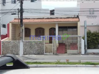 Casa na Av. Hermes Fontes