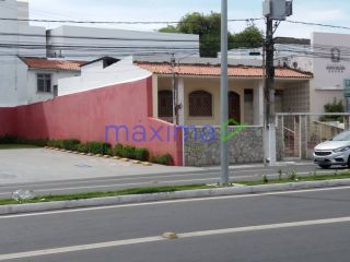 Casa na Av. Hermes Fontes