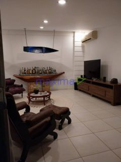 Casa dúplex em rua pública na Farolândia