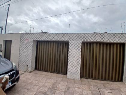VENDE-SE CASA NO CONJUNTO DOM PEDRO - JOSÉ CONRADO DE ARAÚJO