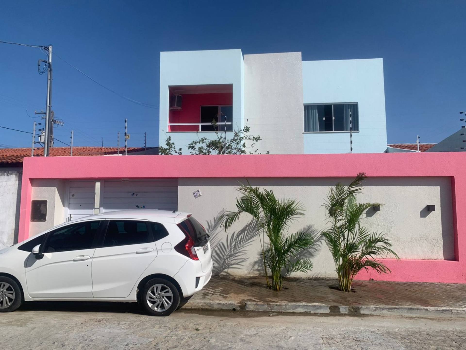 Casa com Piscina à Venda na Aruana 