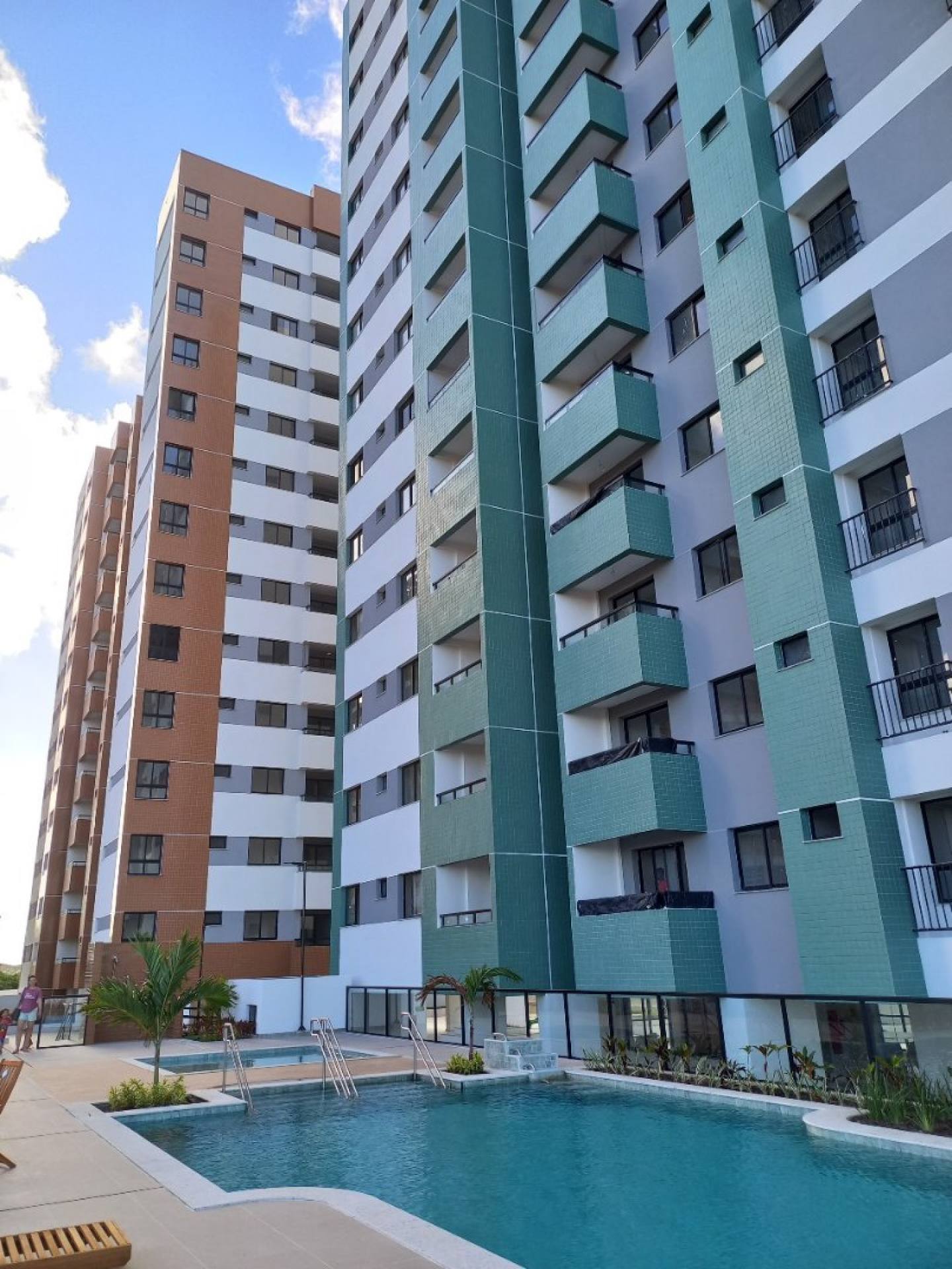 Vendo Aptº com 2 quartos, Varanda, 1 suíte (Farolândia) Aracaju-Se.