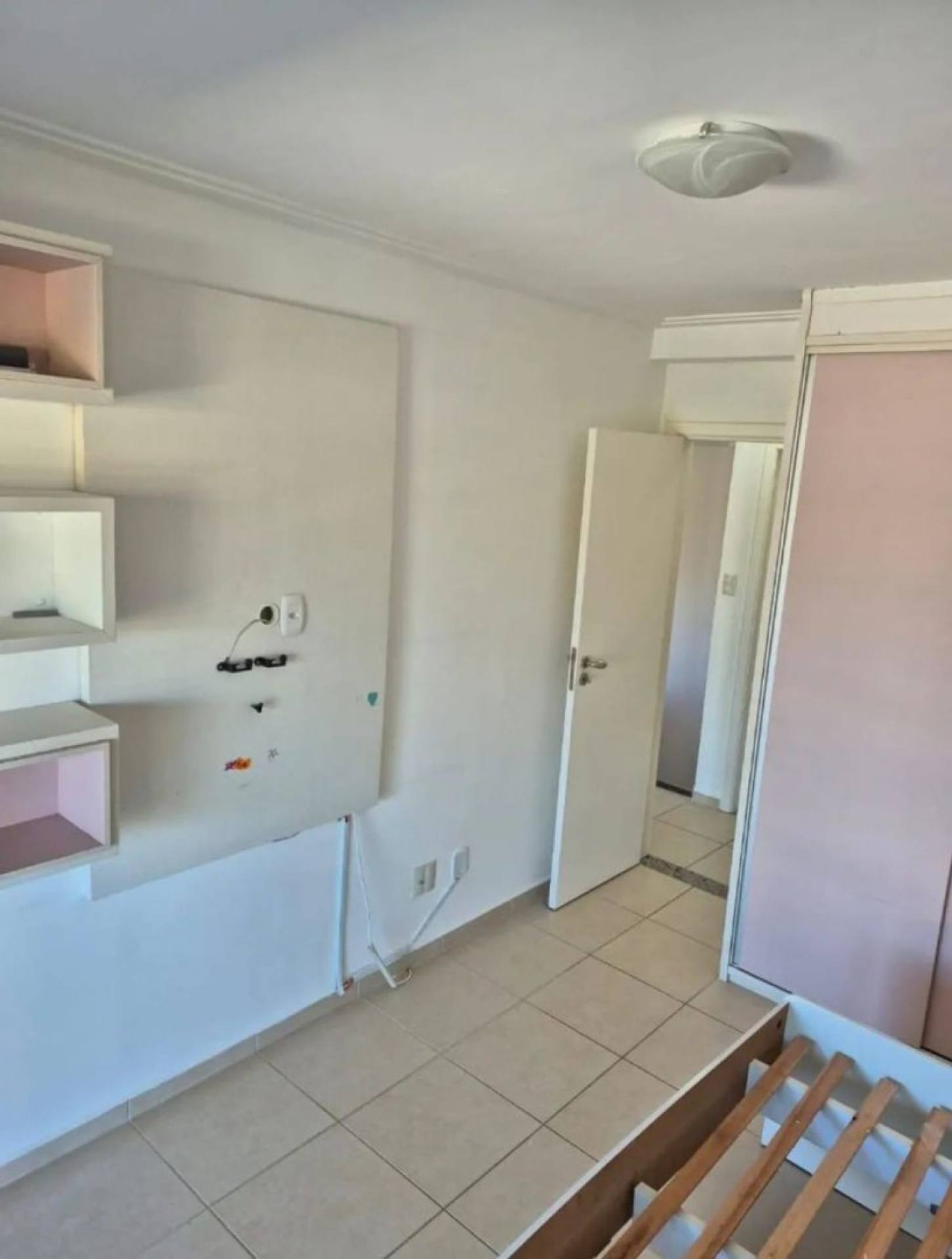 OPORTUNIDADE! CASA EM CONDOMÍNIO, 4/4, EXCELENTE LOCALIZAÇÃO!