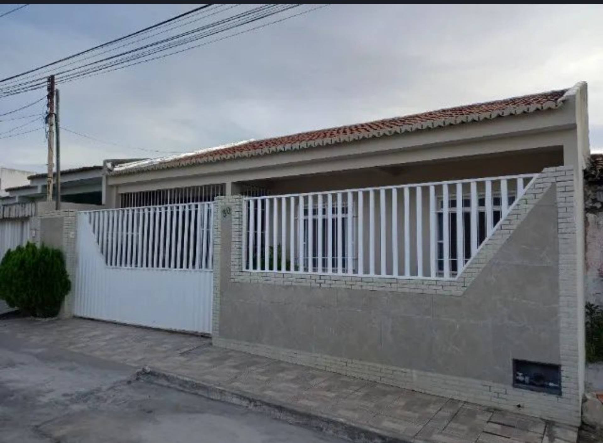 Casa à Venda | 3 Quartos com Suíte – 2 Vagas | Localização Excelente!