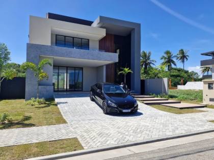Casa à Venda em Alphaville Sergipe – Frente para o Lago!