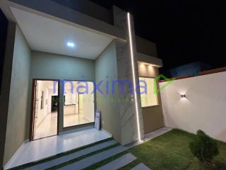 Linda casa com 2/4 sendo 1 suíte