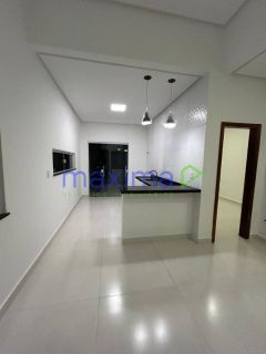 Linda casa com 2/4 sendo 1 suíte