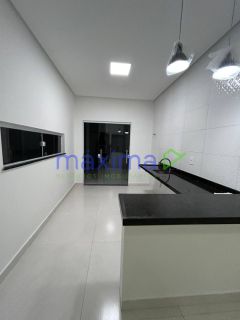 Linda casa com 2/4 sendo 1 suíte
