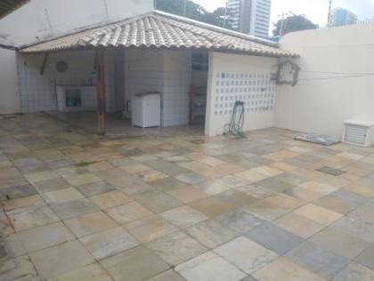 Linda Casa com Andar – Excelente Localização no Bairro Grageru
