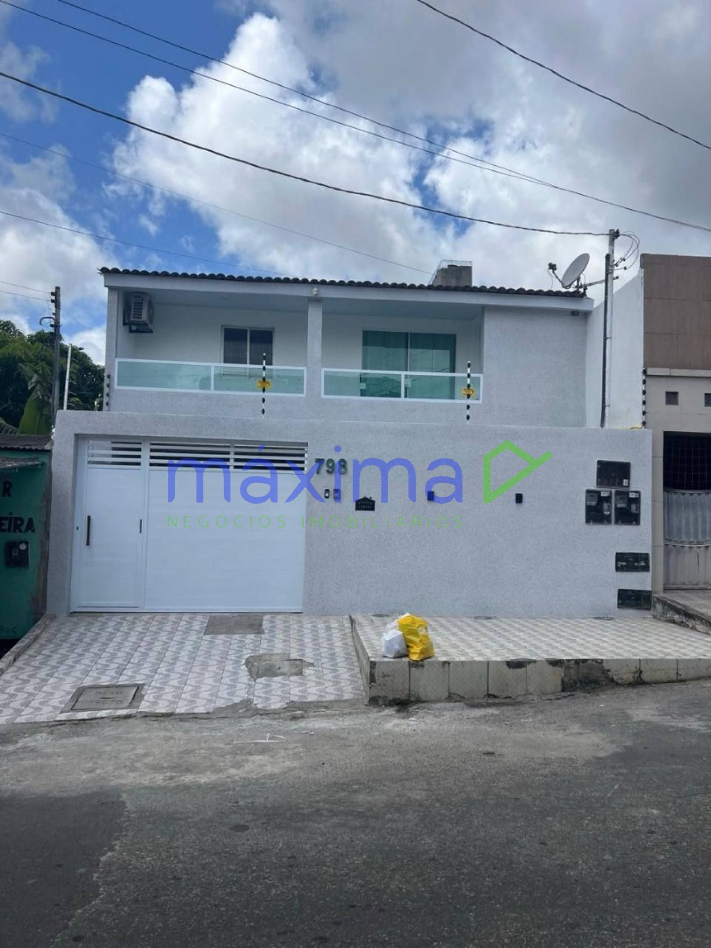 Oportunidade! Abaixou!!! Casa 4/4 com 2 pavimentos no Dom Luciano