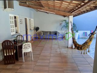 Excelente oportunidade de investimento! Casa 3/4 com suite e prédio comercial na frente