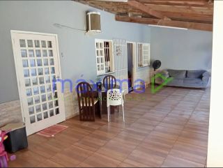 Excelente oportunidade de investimento! Casa 3/4 com suite e prédio comercial na frente