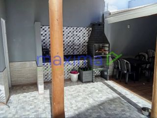 Excelente oportunidade de investimento! Casa 3/4 com suite e prédio comercial na frente