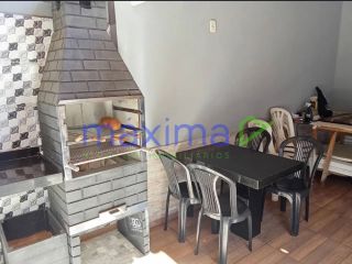 Excelente oportunidade de investimento! Casa 3/4 com suite e prédio comercial na frente