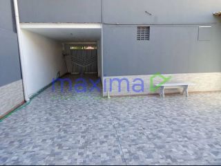 Excelente oportunidade de investimento! Casa 3/4 com suite e prédio comercial na frente