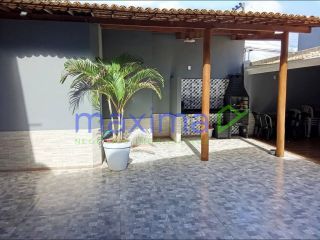 Excelente oportunidade de investimento! Casa 3/4 com suite e prédio comercial na frente