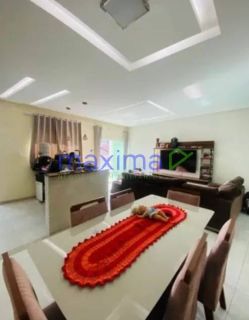 Ótima oportunidade! Casa grande 5/4, localização privilegiada!