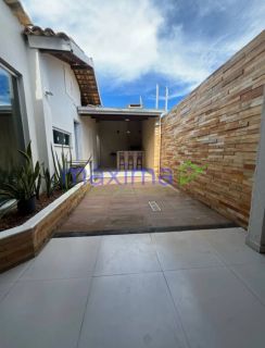 Oportunidade Incrível no Bairro Aeroporto! Casa à Venda em Condomínio Fechado com Clube Privativo!