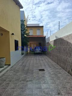 Casa Para Vender com 10 quartos 2 suítes no bairro Farolândia em Aracaju!